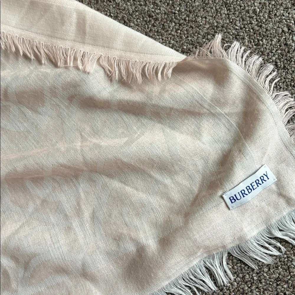 Burberry Unisex B Charm Lightweight Square Wool Scarf NWOT in slipper